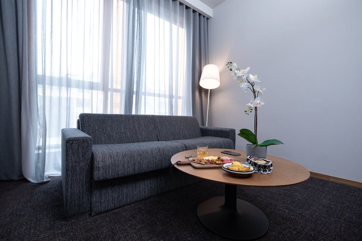 Hochwertige Bettwaren, Minibar, Zimmersafe, Schreibtisch