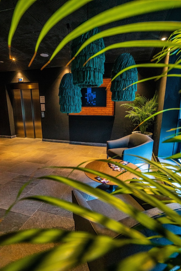 Coin salon dans le hall