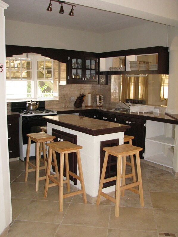 Apartment, 2 Bedrooms, 2 Bathrooms, Ground Floor | Private kitchen | Full-size fridge, microwave, oven, stovetop