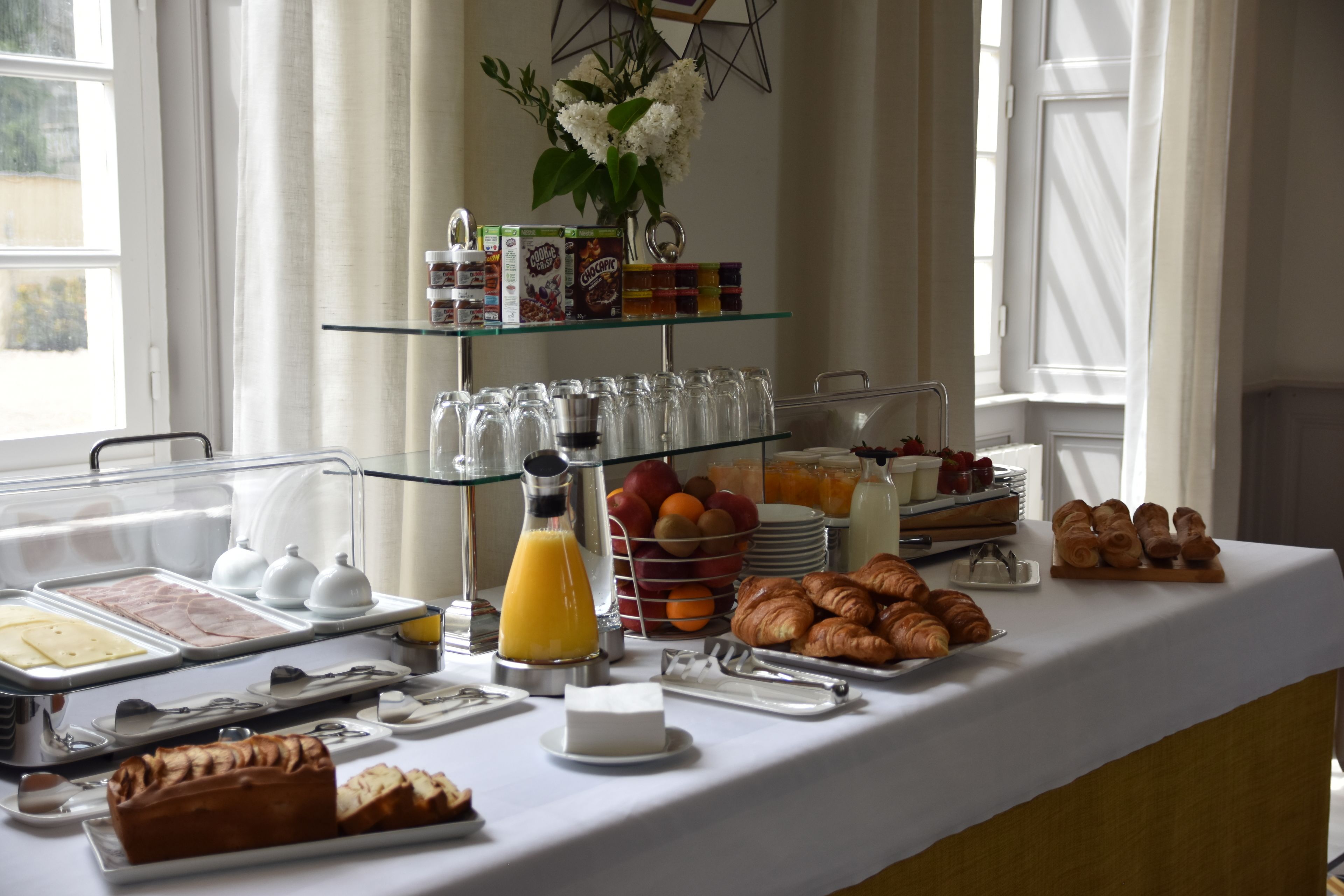 daily buffet breakfast (eur 15 per person)