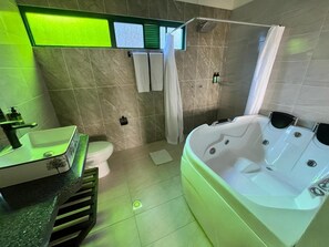 Luxury Double Room, 1 King Bed | Individually furnished, blackout drapes, free WiFi, bed sheets - Hotel Cabañas San Cayetano (Paipa)