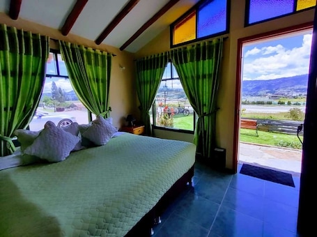 Comfort Double Room, 1 King Bed | Individually furnished, blackout drapes, free WiFi, bed sheets