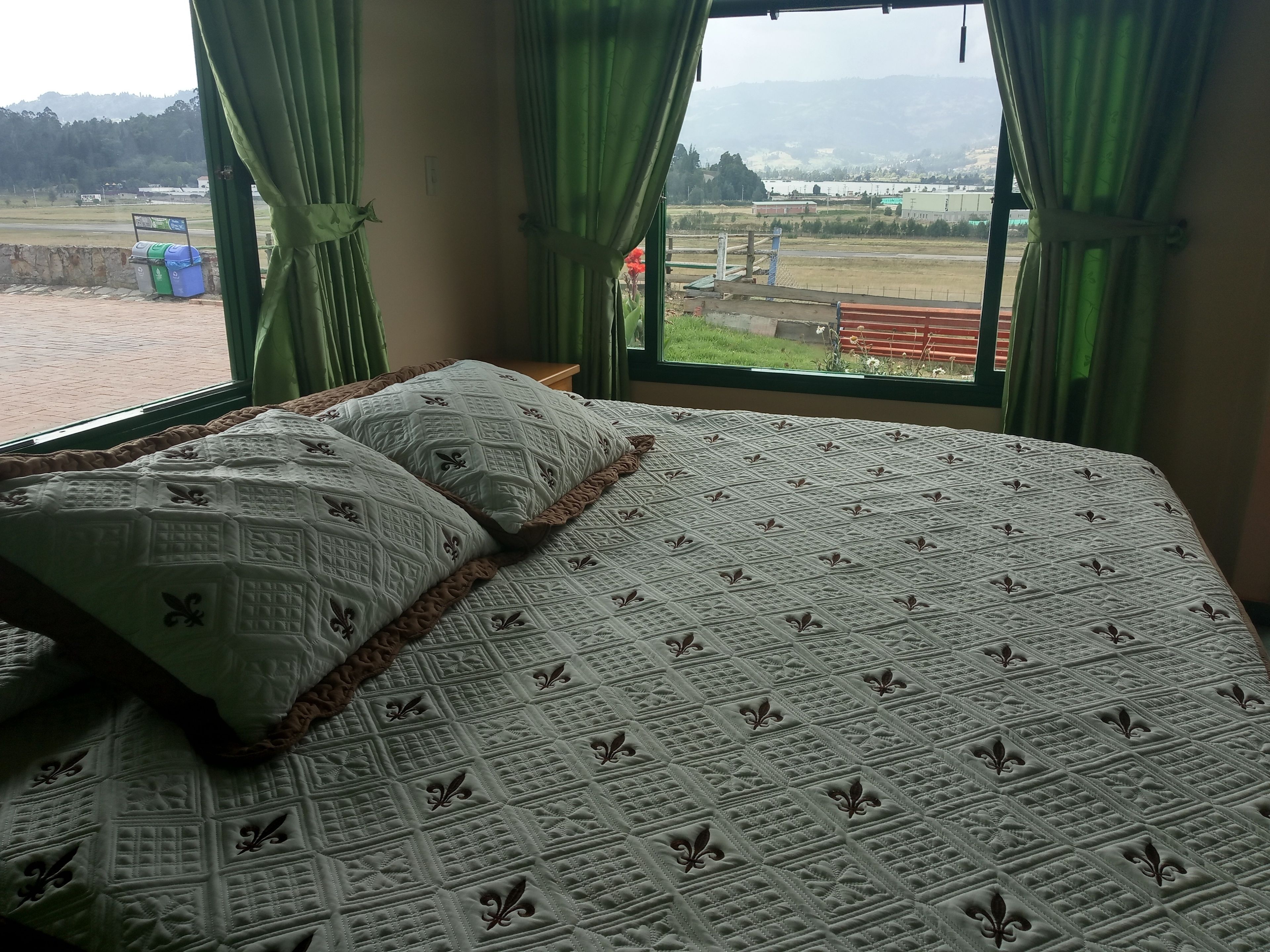comfort double room, 1 king bed | 1 bedroom, individually furnished, blackout curtains, free wifi