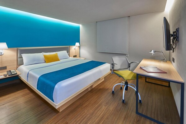 Desk, blackout drapes, iron/ironing board, free cribs/infant beds - City Suites Cancun Aeropuerto Riviera (Cancun)