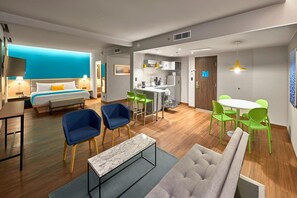 View from property - City Express Plus By Marriott Cancun Apto Riviera (Cancun)