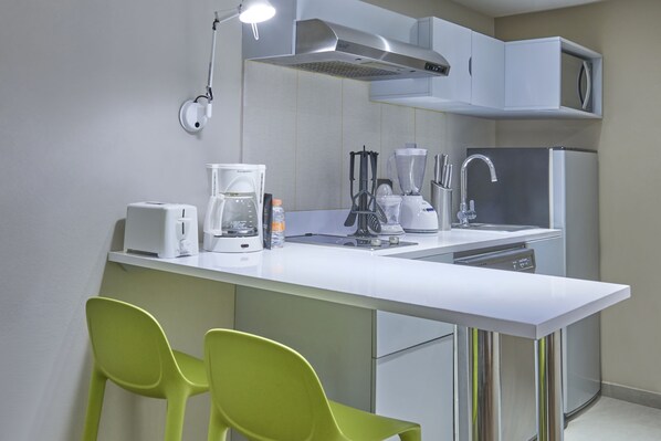 Suite, 2 Double Beds, Non Smoking | Private kitchen