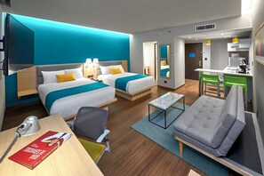 Suite, 2 llits dobles, no fumadors | Caixa forta a l'habitació, escriptori i planxa i posts de planxar 