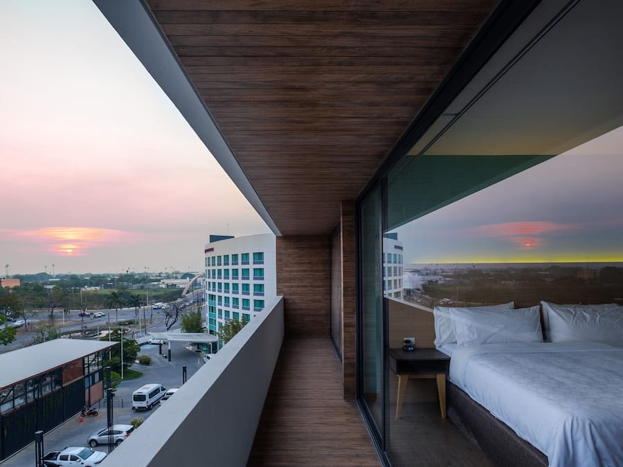 Zimmersafe, Schreibtisch, Verdunkelungsvorhänge, schallisolierte Zimmer