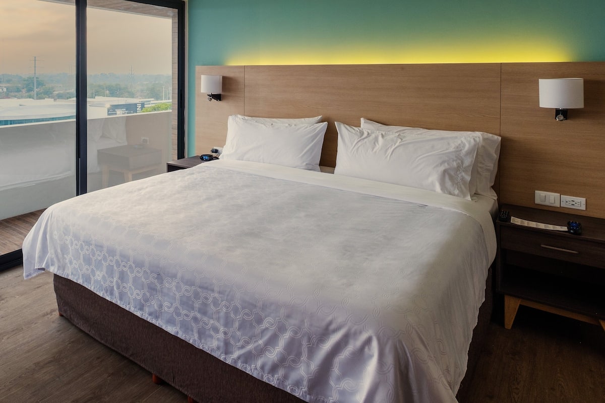 Suite, 1 Bedroom, Balcony
