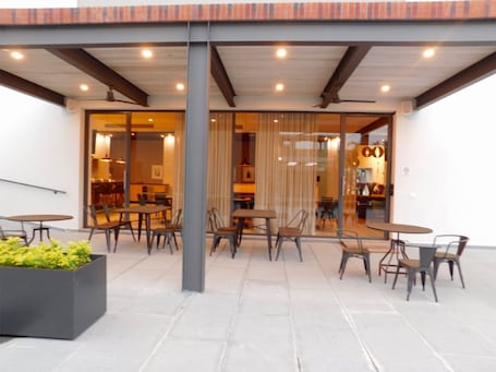 ๋งค์ผ ๋ทํ ๋ฌด๋ฃ ์์นจ ์์ฌ ํฌํจ