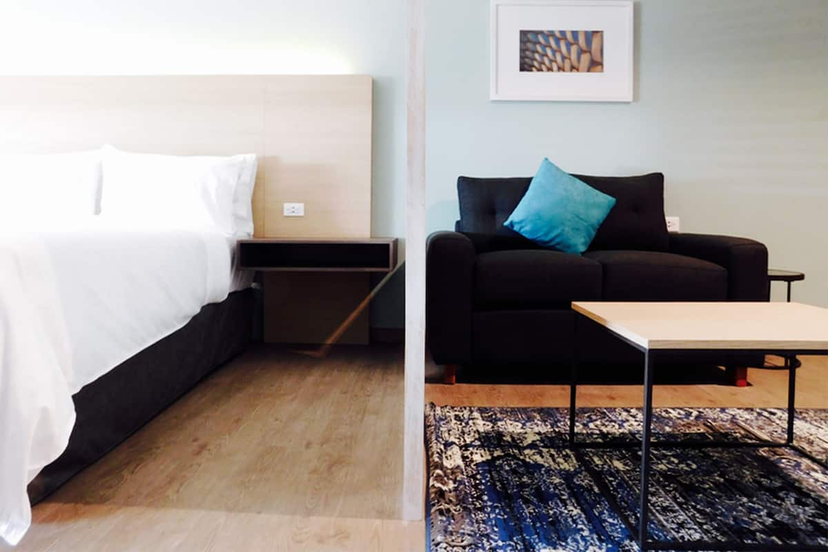 1 bedroom, in-room safe, desk, blackout curtains