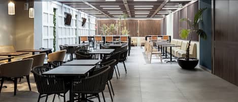 Café da manhã com buffet grátis todos os dias