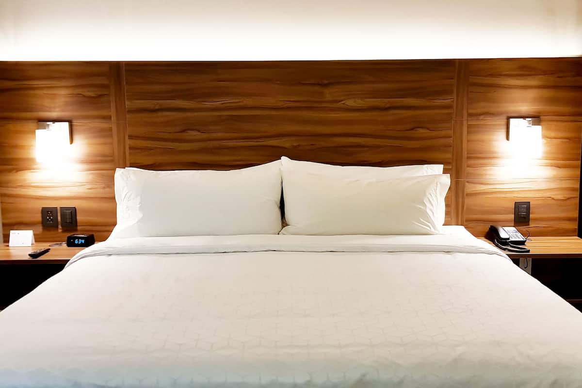 Hochwertige Bettwaren, Daunenbettdecken, Tempur-Pedic-Betten, Zimmersafe
