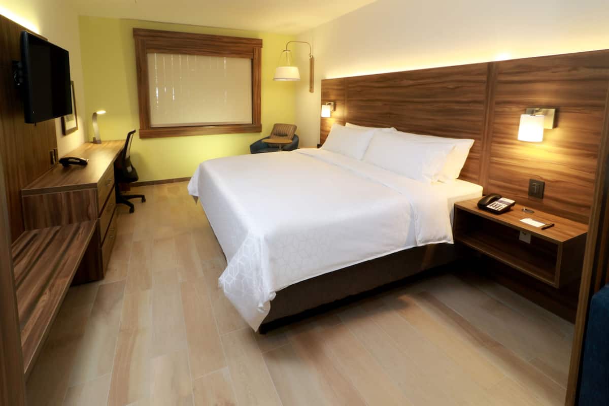 Premium bedding, down duvets, Tempur-Pedic beds, in-room safe