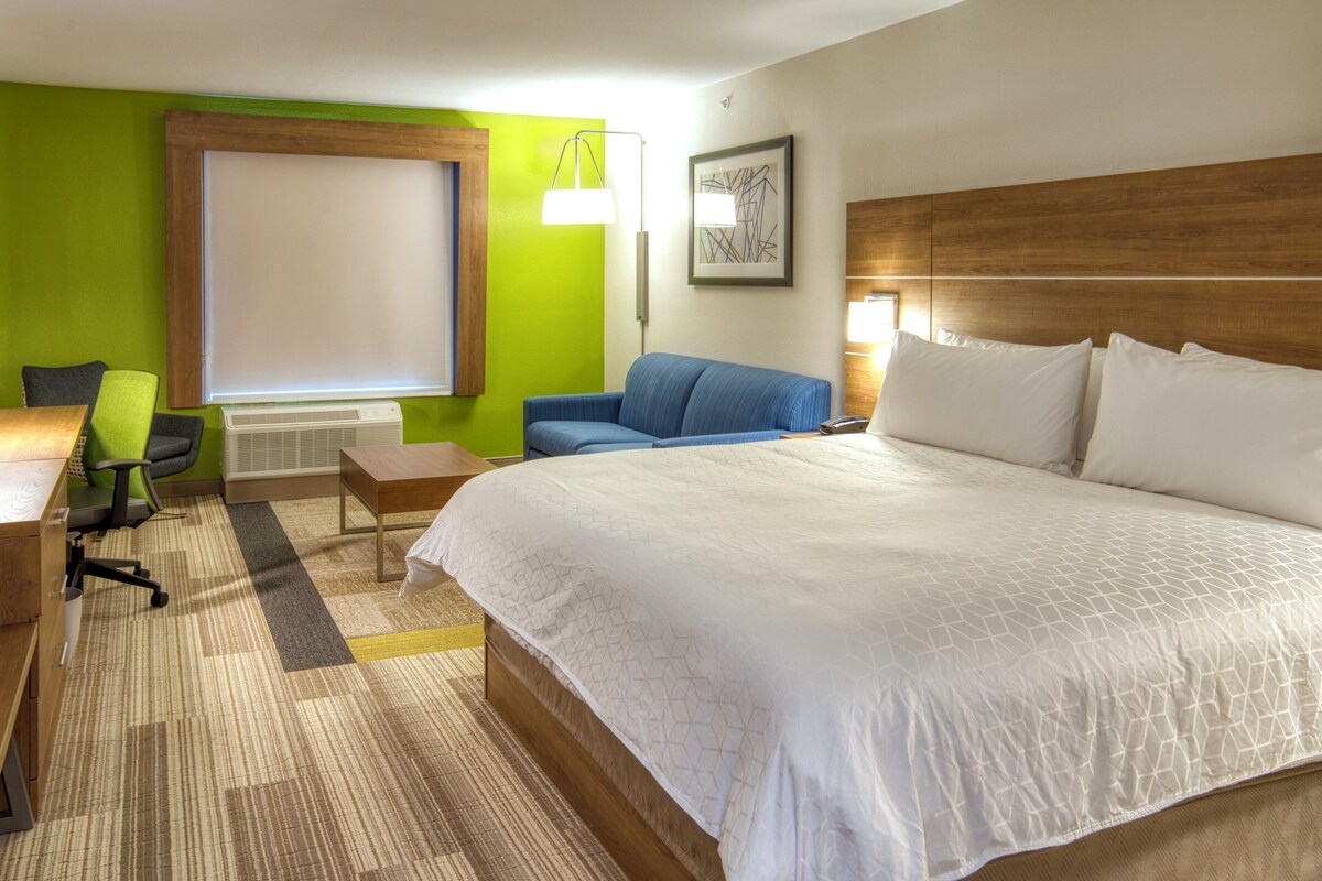 Suite, 1 kingsize bed | Luxe beddengoed, een kluis op de kamer, een bureau, een laptopwerkplek