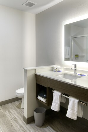 Shower, free toiletries, hair dryer, towels - Holiday Inn Express & Suites Omaha Downtown - Old Market by IHG (Omaha)
