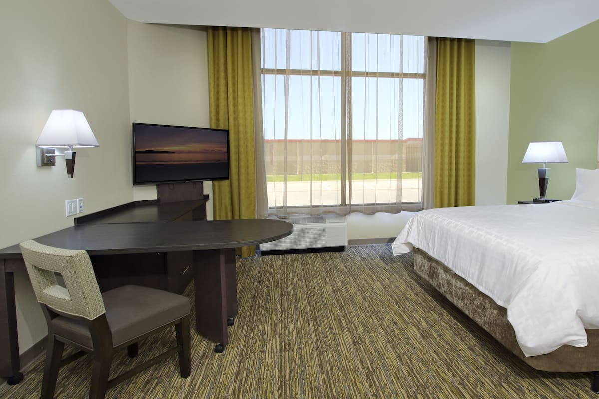1 bedroom, desk, laptop workspace, blackout drapes