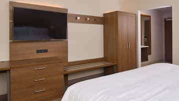 Standard Room | Hypo-allergenic bedding, desk, blackout curtains, iron/ironing board