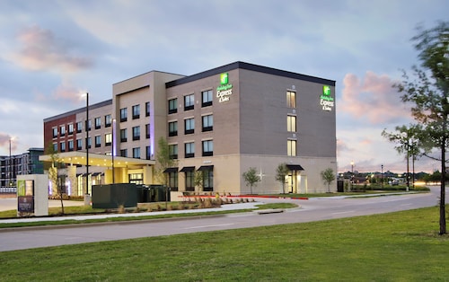 Holiday Inn Express & Suites Dallas-Frisco NW Toyota Stdm by IHG
