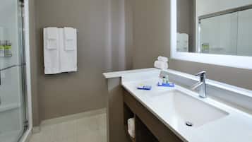 Amenidades de baño gratuitas, secadora de cabello, toallas, jabón
