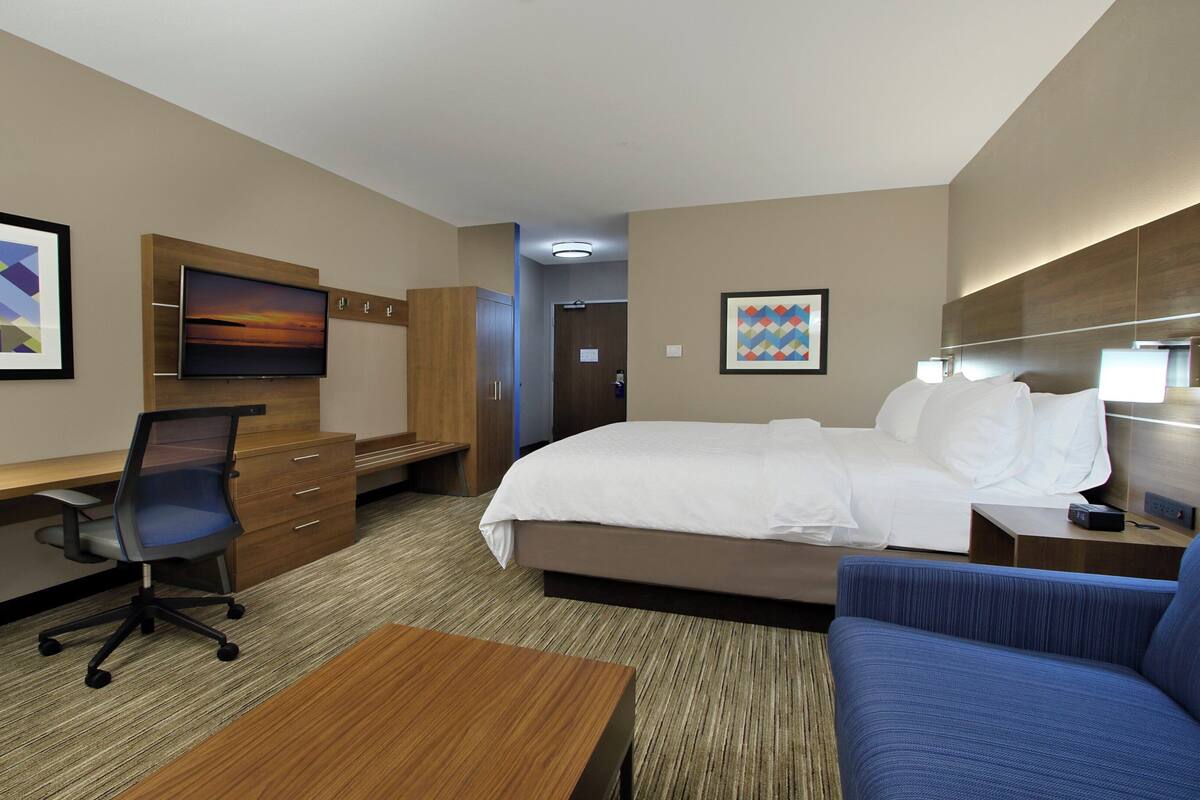 In-room safe, desk, laptop workspace, blackout curtains