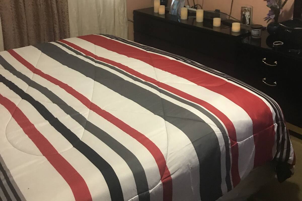 Doppia Comfort, 1 letto king | Con stile personalizzato, con arredamento individuale, una scrivania