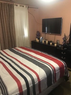 Doppia Comfort, 1 letto king | Con stile personalizzato, con arredamento individuale, una scrivania