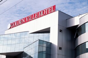 Front of property - Golden Ville Hotel (Maraba)