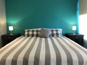 Apartamento luxo, 1 quarto | Cofres nos quartos, cortinas blackout, Wi-Fi de cortesia, roupa de cama