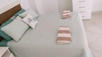 Departamento de lujo, 3 habitaciones, para no fumadores | 3 habitaciones, ropa de cama de alta calidad y decoración personalizada
