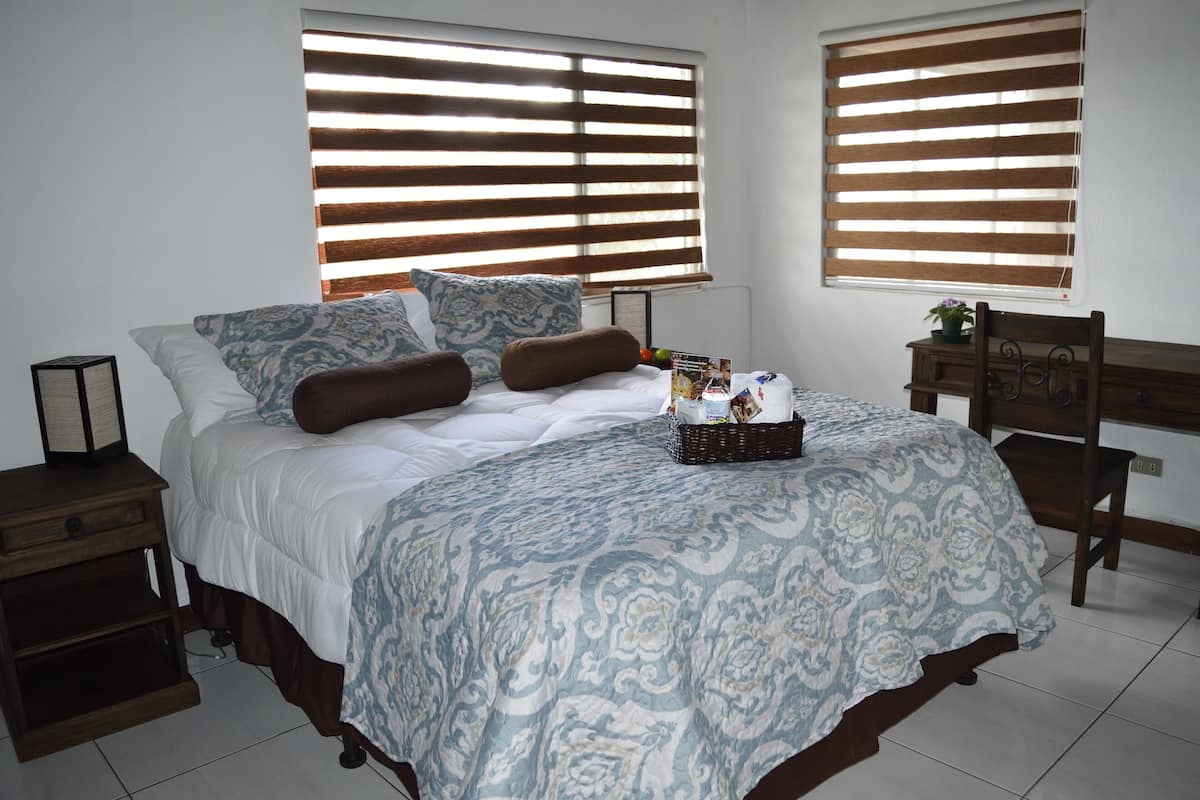 Double Room, 1 Queen Bed, Shared Bathroom (Galicia) | Free WiFi, bed sheets