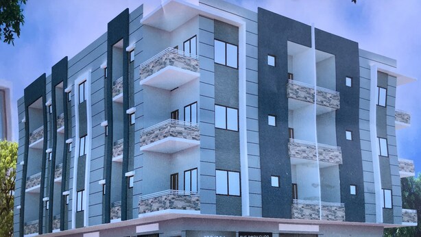 Un edificio de varios pisos con balcones y fachada de piedra, con un cartel que dice 'The Body Shop'.