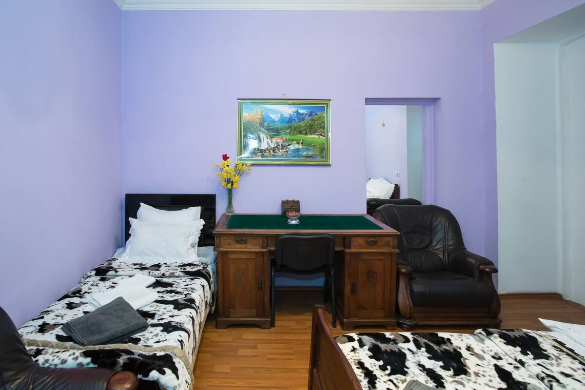 Habitación cuádruple clásica, baño compartido | Escritorio, cortinas blackout y insonorización