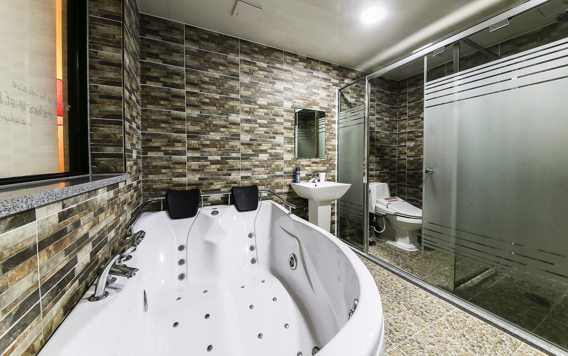 deep-soaking bathtub