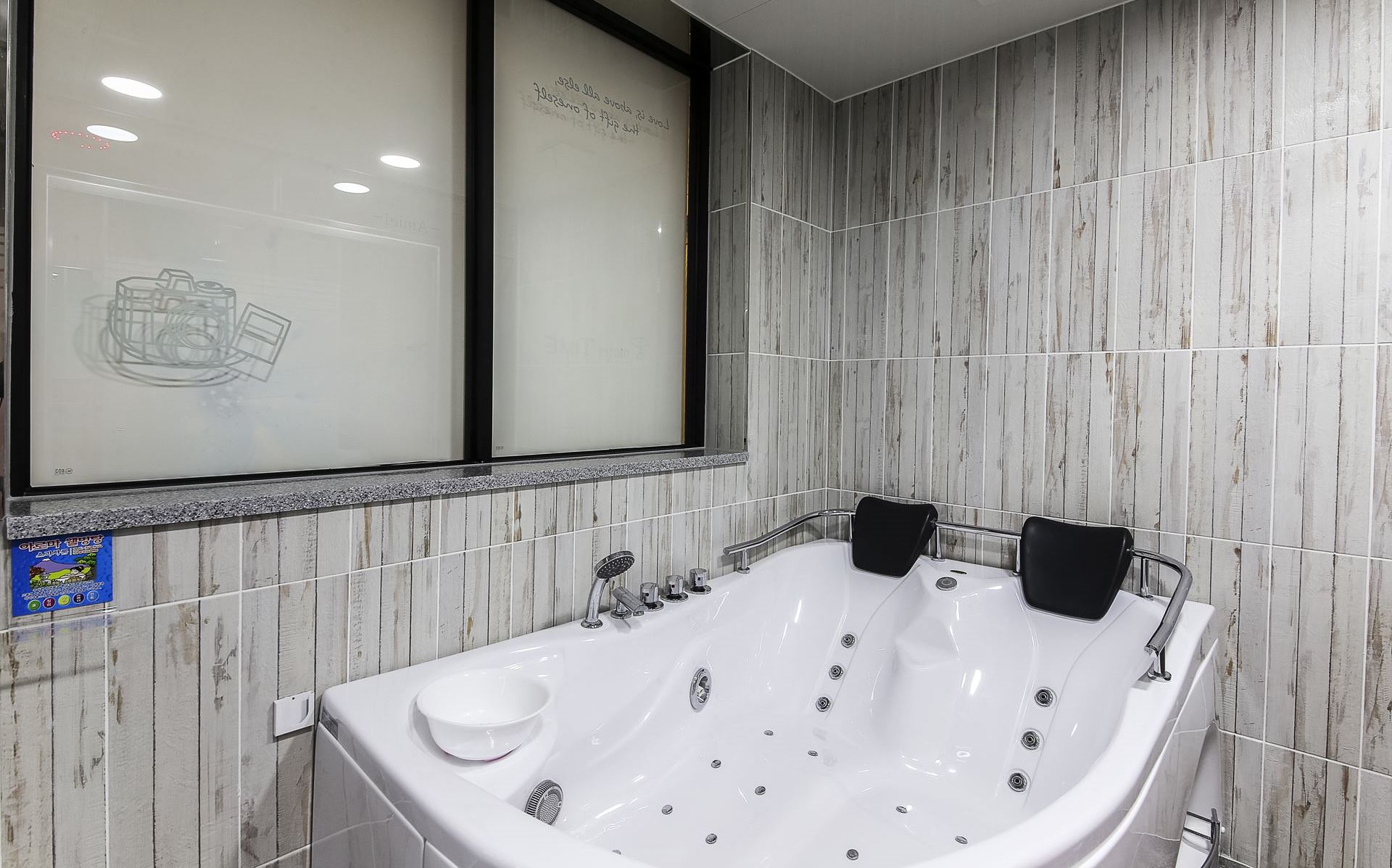 deep-soaking bathtub