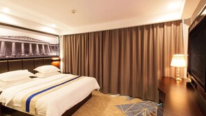 Rom, 1 queensize-seng, røyk