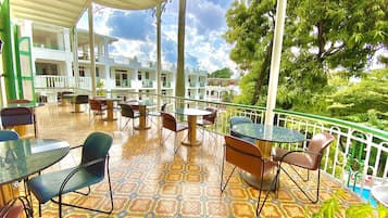 Tempat makan outdoor
