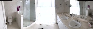 Regadera, regadera tipo lluvia, amenidades de baño gratuitas, toallas