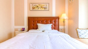 Decoración personalizada, muebles diferentes y escritorio 