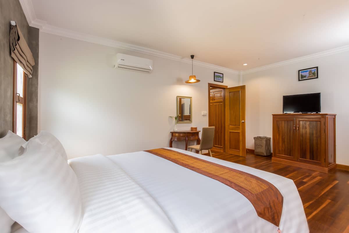 Minibar, in-room safe, desk, blackout curtains