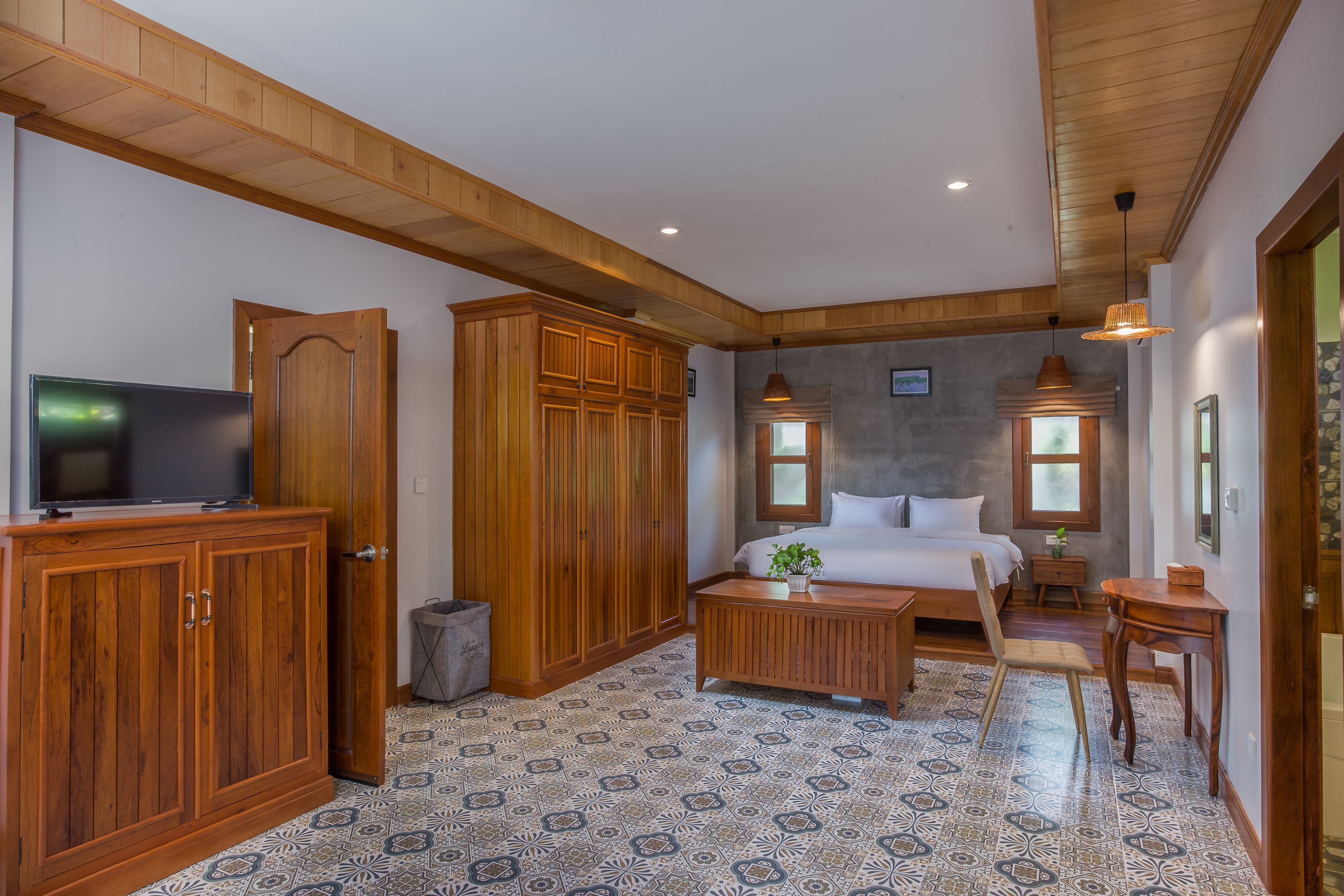 president suite villa | minibar, in-room safe, individually decorated, desk