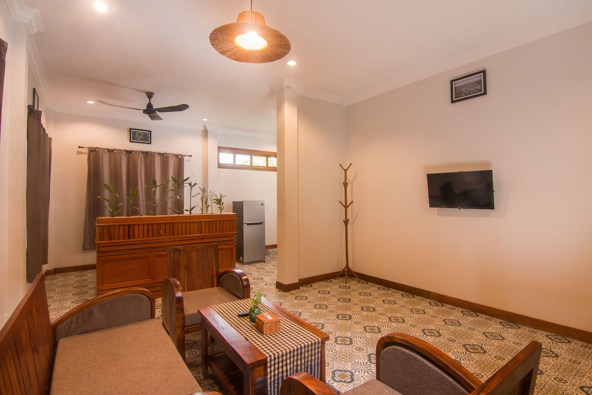 minibar, in-room safe, individually decorated, desk