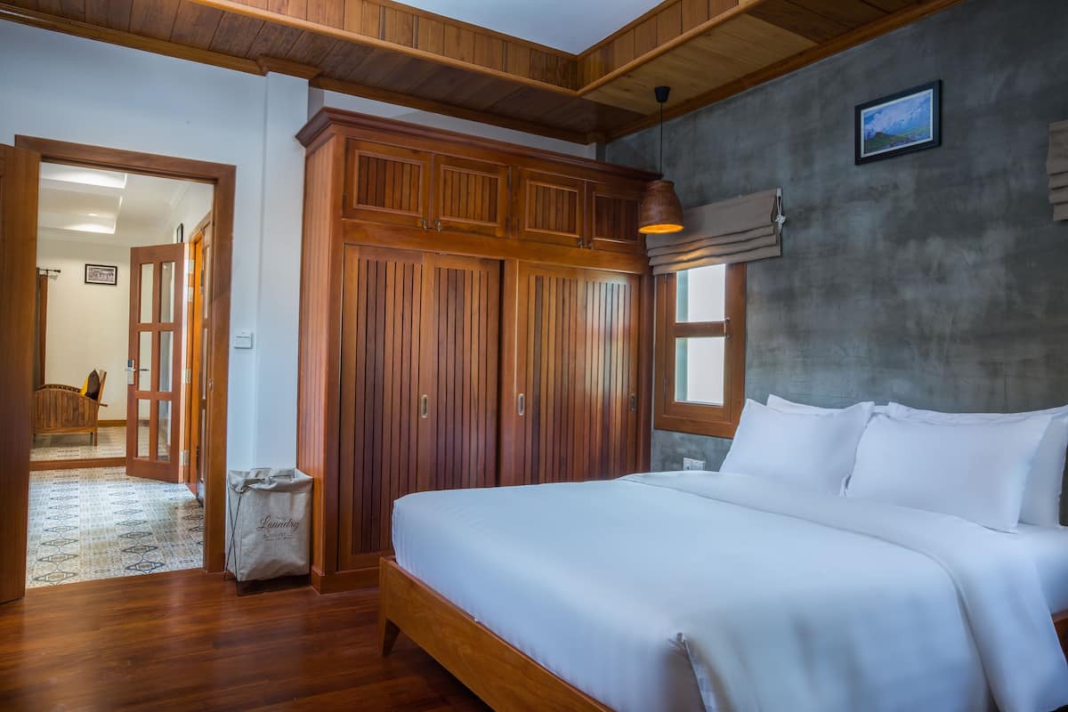 Minibar, in-room safe, desk, blackout curtains