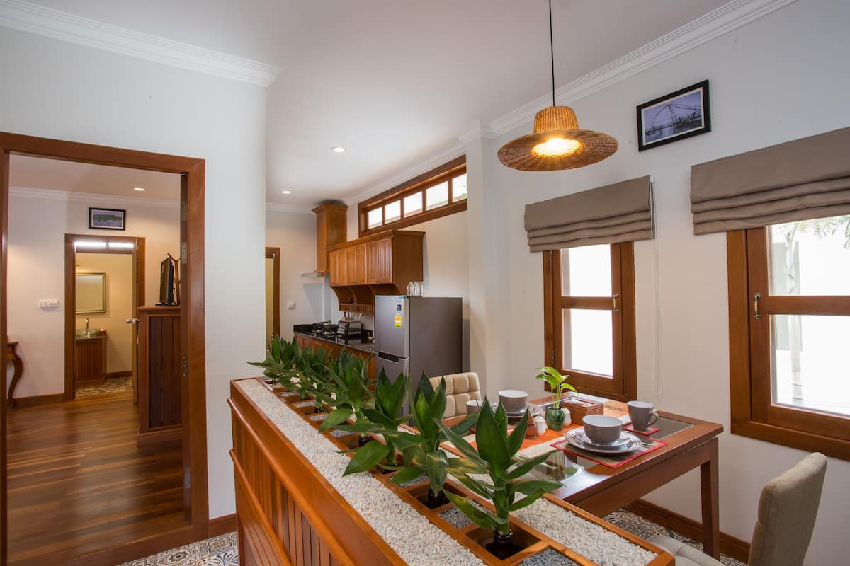 32-inch led tv with cable channels, tv, dvd player