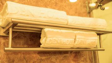 Deluxe Twin Room, Multiple Beds, Non Smoking, City View | Minibar, desk, soundproofing, free WiFi