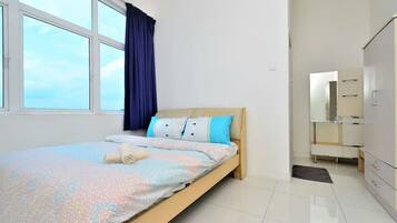 3 bedrooms, desk, soundproofing, iron/ironing board