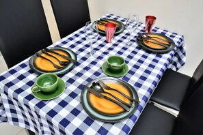 Appartement, 2 chambres | Restauration dans la chambre