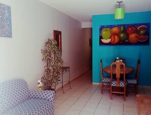 Departamento, para no fumadores (Gustavo) | Área de sala de estar | Televisión de pantalla plana de 32 pulgadas con canales por cable