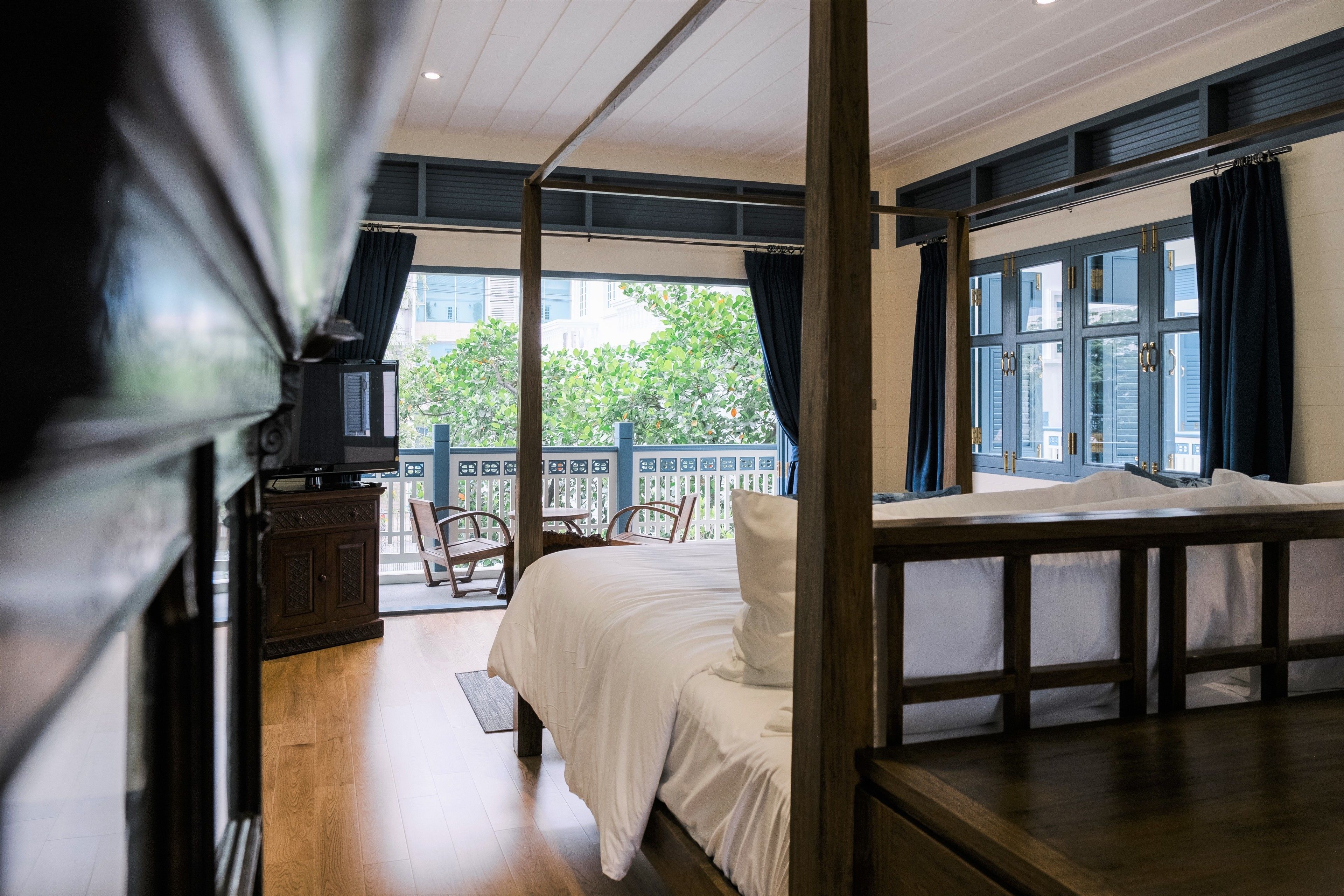 colonial private suite | in-room safe, desk, blackout curtains, soundproofing