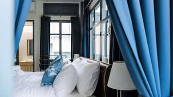Colonial Suite | Coffres-forts dans les chambres, bureau, rideaux occultants